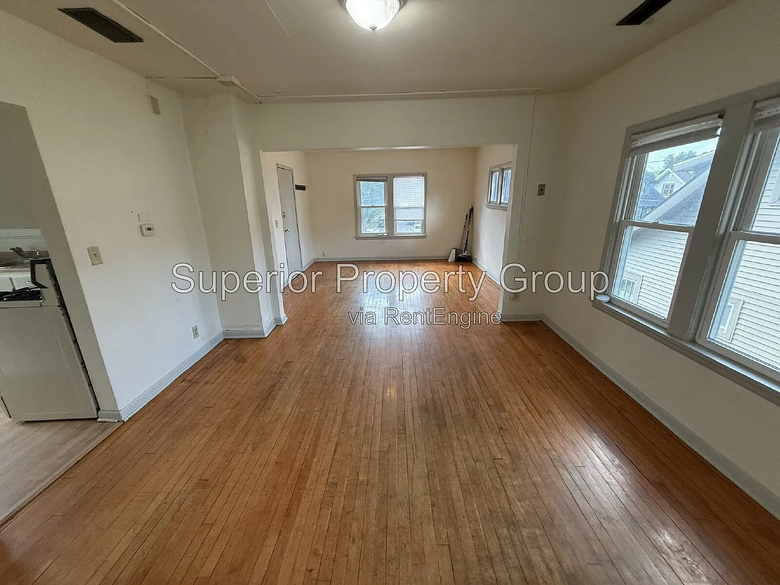 2 bed, 1.0 bath, 700 sqft, $1,350 — Photo 3