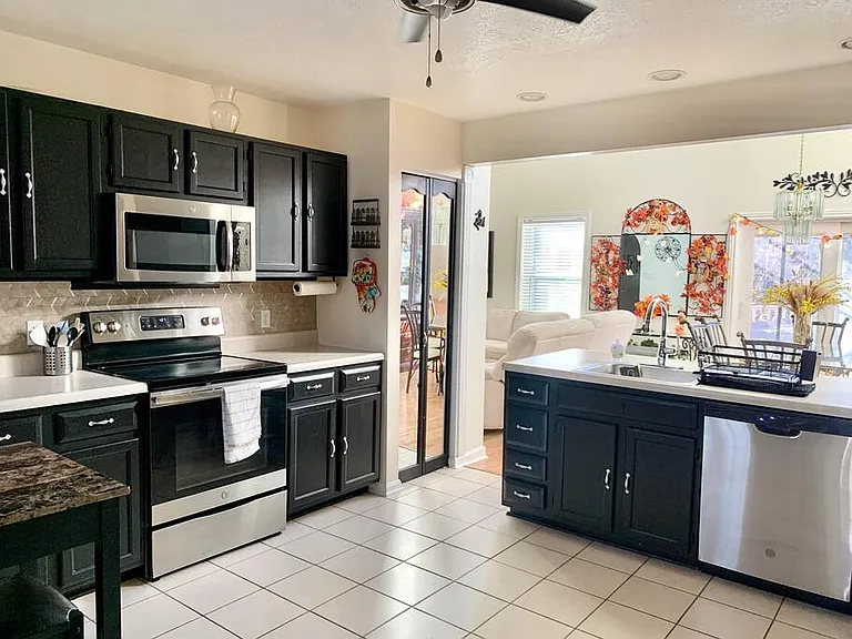 1462 Yorktowne Dr — Photo 5
