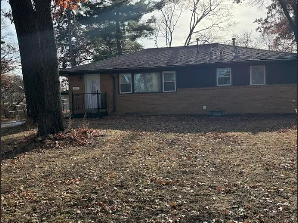 3901 Burquest Ln, Brooklyn Center, MN 55429