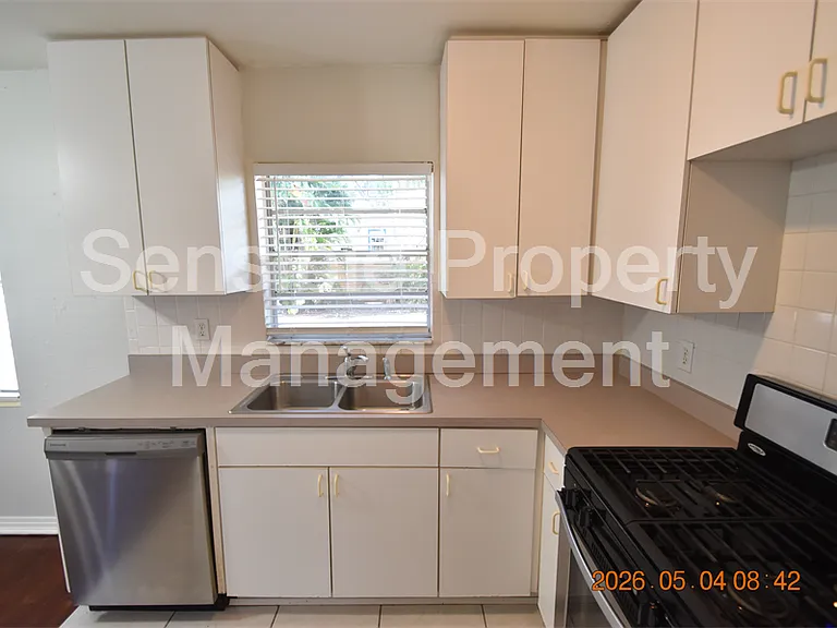 2801 Sanders Dr — Photo 17
