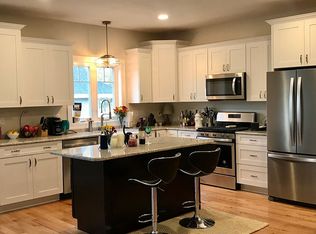 21 Blackstone Dr, Raymond, NH 03077