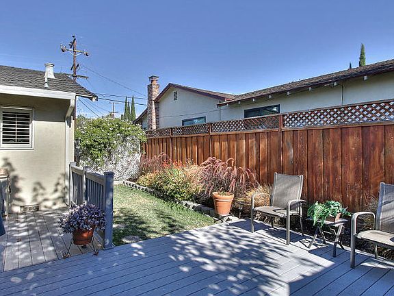 3rd image of 41943 Chadbourne Dr