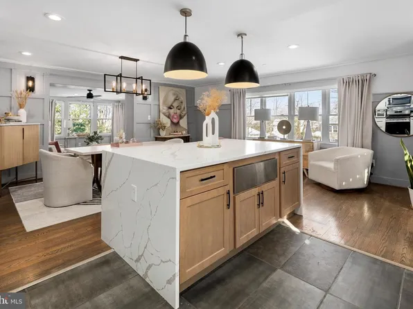 2813 James Dr, Alexandria, VA 22303