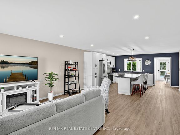 5th image of 16 Williams Dr