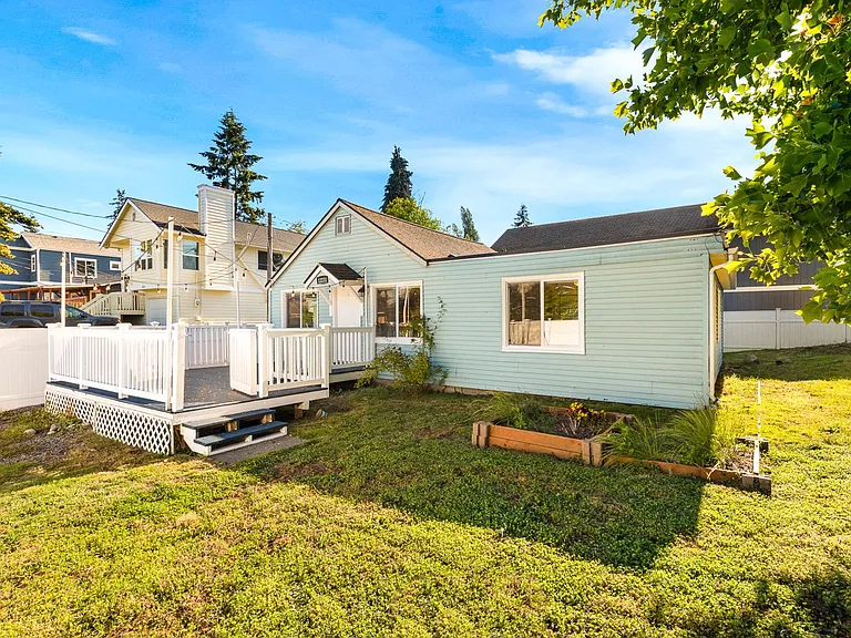 12231 1st Ave SW — Photo 1