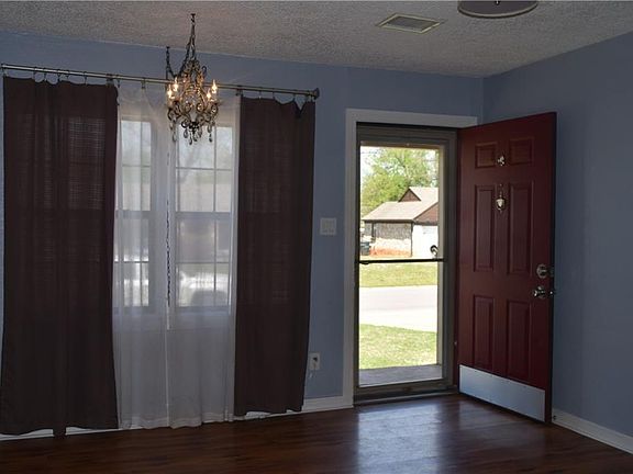 3rd image of 4404 SE 22nd St