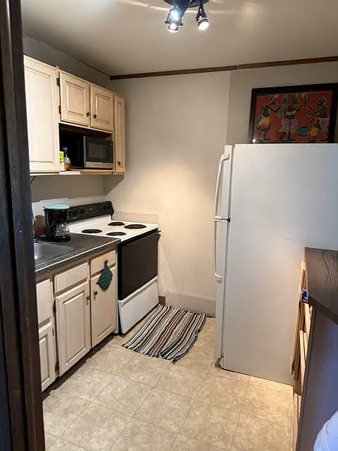 5 bed, 1460 sqft, $4,400 — Photo 3