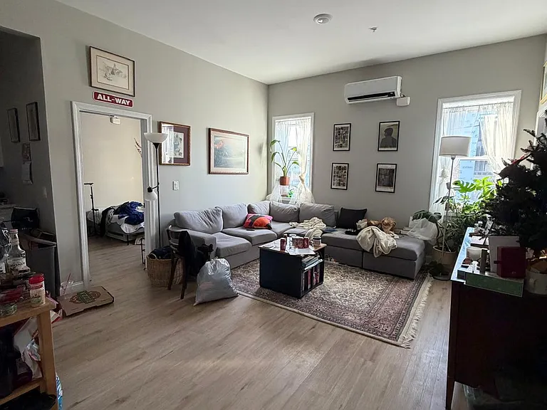 1289 Chapel St — Photo 10