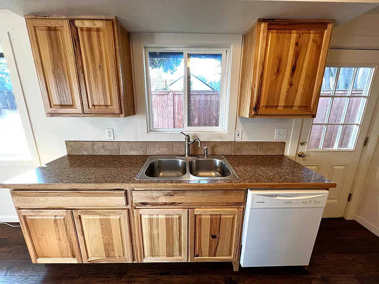 765 SE Russell St — Photo 9