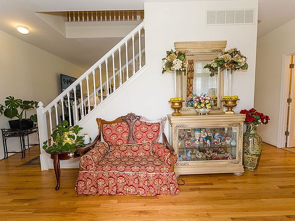 4th image of 306 Briarwood Shrs