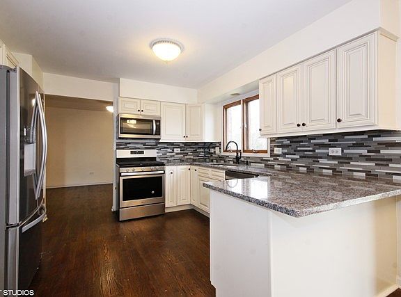 3rd image of 8008 Chesterton Dr