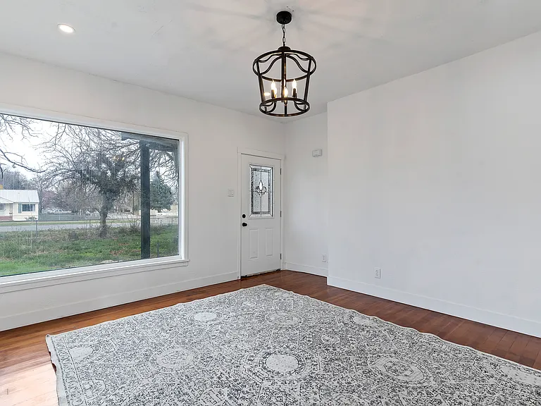 678 N 100 E — Photo 15