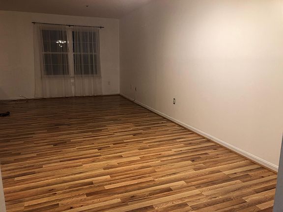 Living Room/Dining Room w/laminate floor