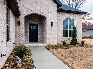 2 Rutland Dr, Bella Vista, AR 72714