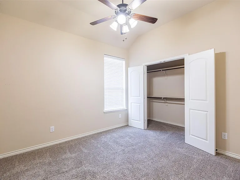 637 Peach Ln — Photo 11