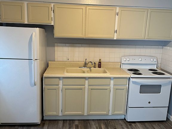 2nd image of 956 Joliet Dr