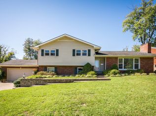 906 Broadfields Dr, Louisville, KY 40207