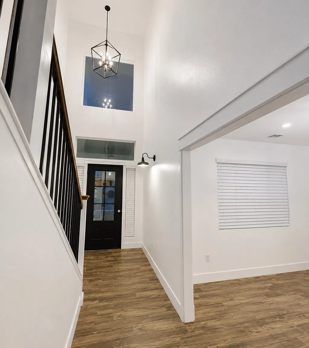 4 bed, 2545 sqft, $2,650 — Photo 3