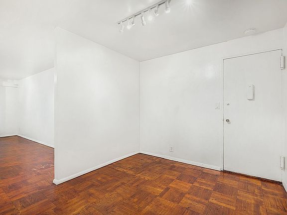 2nd image of 1036 Park Ave #3B