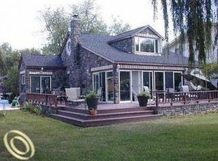 1254 Brambles Dr, Waterford, MI