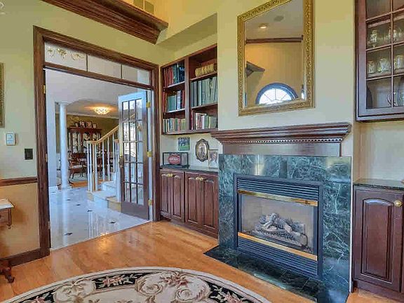 5th image of 16353 Sleepy Hollow Dr