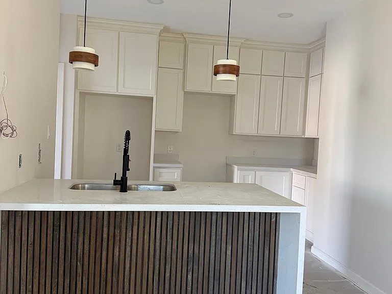 1014 Escondido Ln — Photo 2