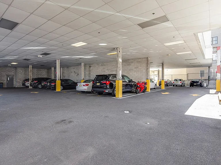 5005 Palisade Plaza — Photo 18
