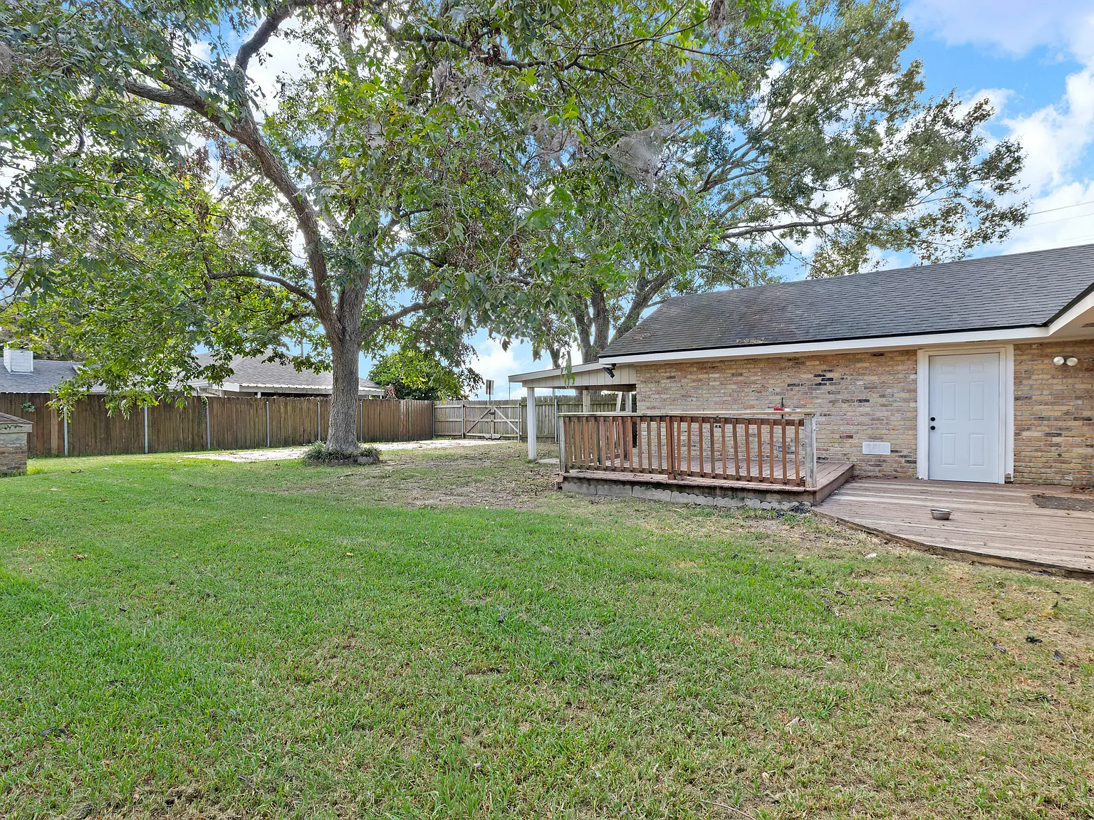 3 bed, 1575 sqft, $2,000 — Photo 2
