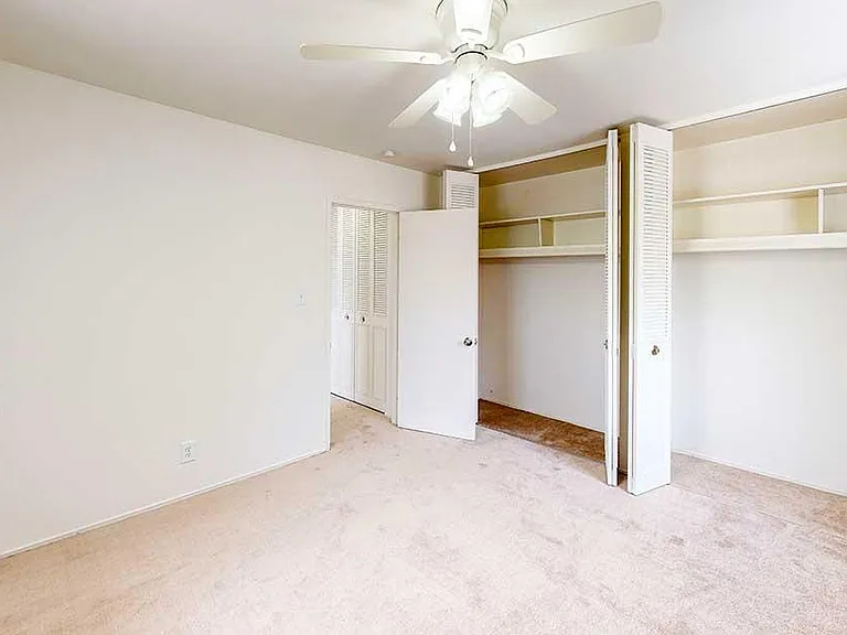 Denway Circle Apartments — Photo 33