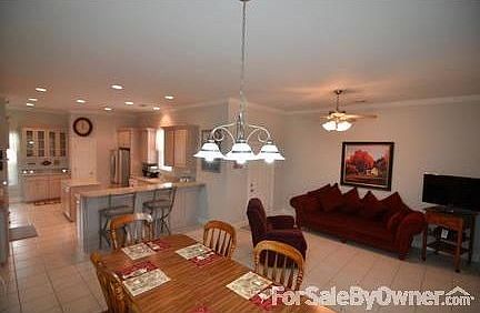 Keeping Room : Large open area, perfect for parties. TV connection in corner.