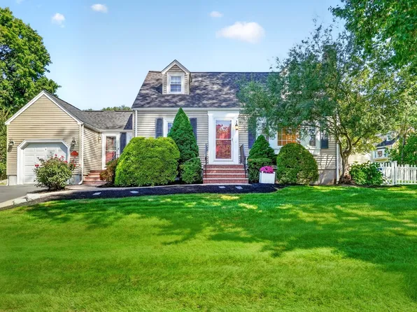 8 Sunnyfield Rd, Bedford, MA 01730