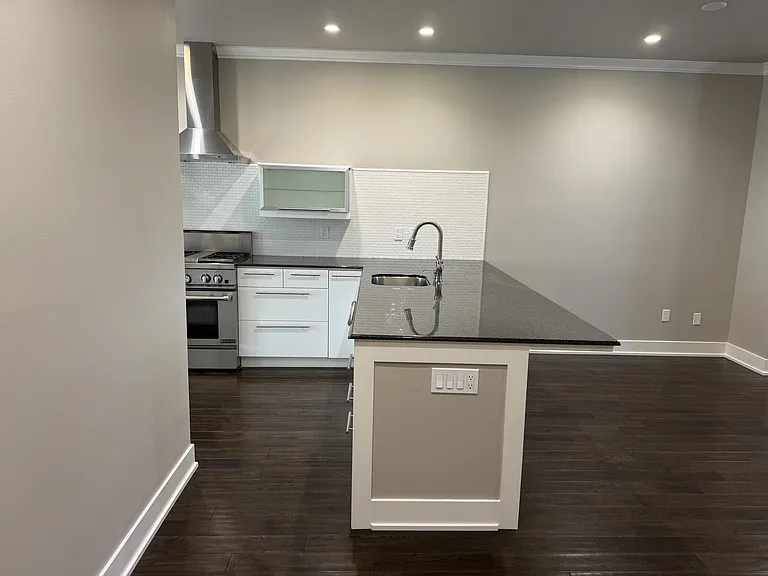 515 G St — Photo 7