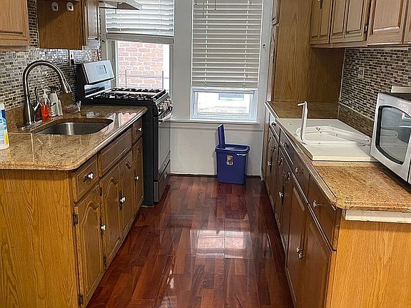 2nd image of 1140 Ward Ave