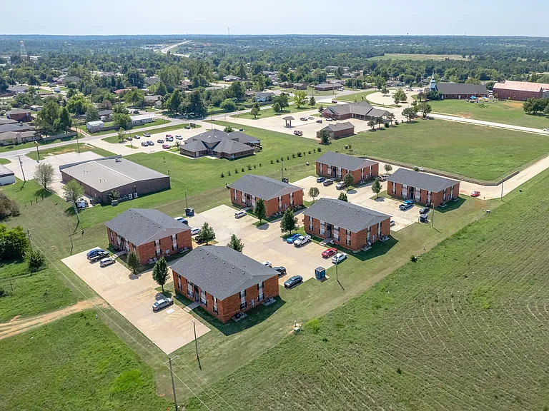 Buffalo Creek Apartment Homes — Photo 16