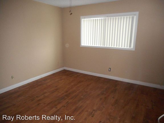 5th image of 11725 1/2 216th St