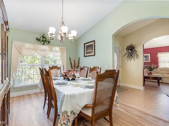 5th image of 226 Great Yarmouth Ct