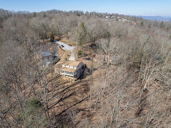 3rd image of 239 Spicewood Ln