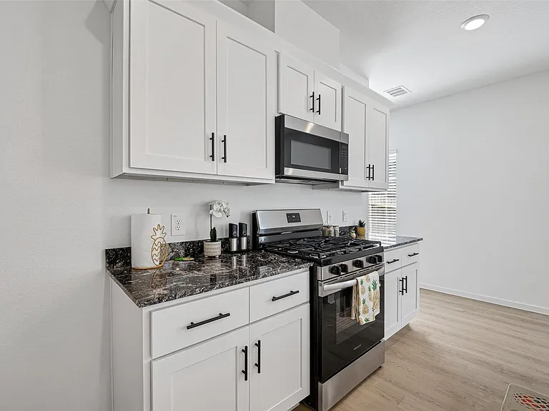 407 Robin St — Photo 16