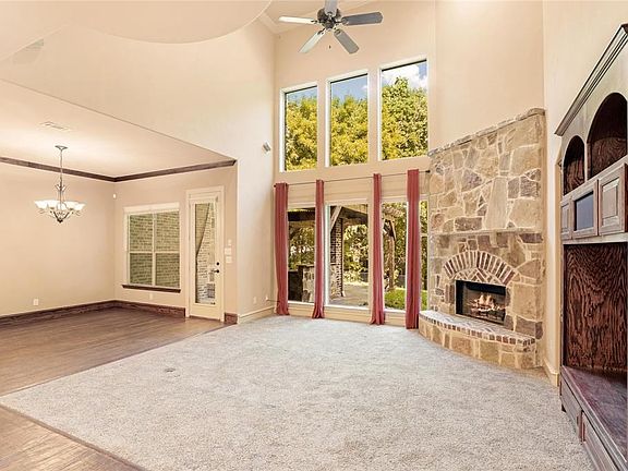 2nd image of 1904 Surrey Ln