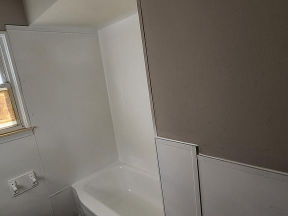 5th image of 24345 Stanford St