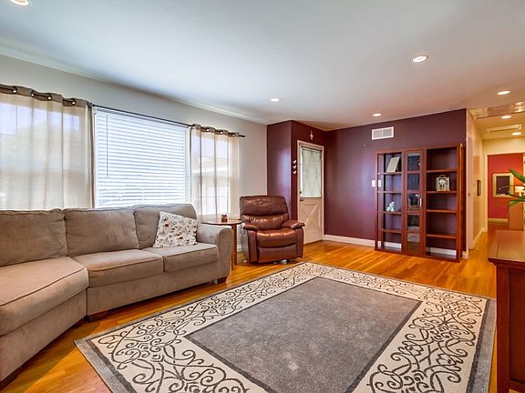 5th image of 853 Halecrest Dr