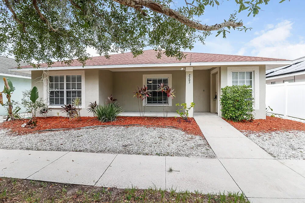 4 bed, 2.0 bath, 1563 sqft, $3,560 — Photo 1