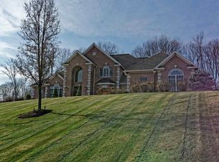 8 Stoneridge Dr, Loudonville, NY 12211