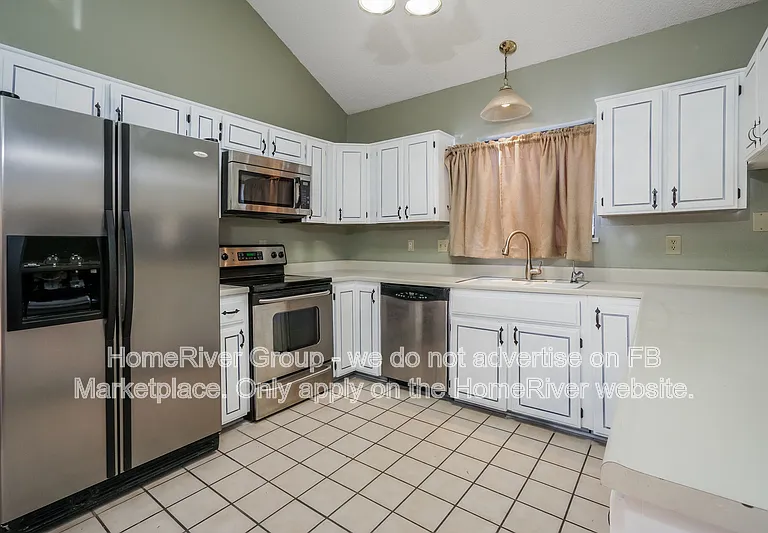 8823 Wellesley Manor Dr — Photo 2
