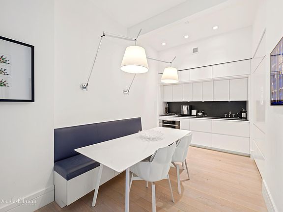4th image of 55 Wall St APT 905