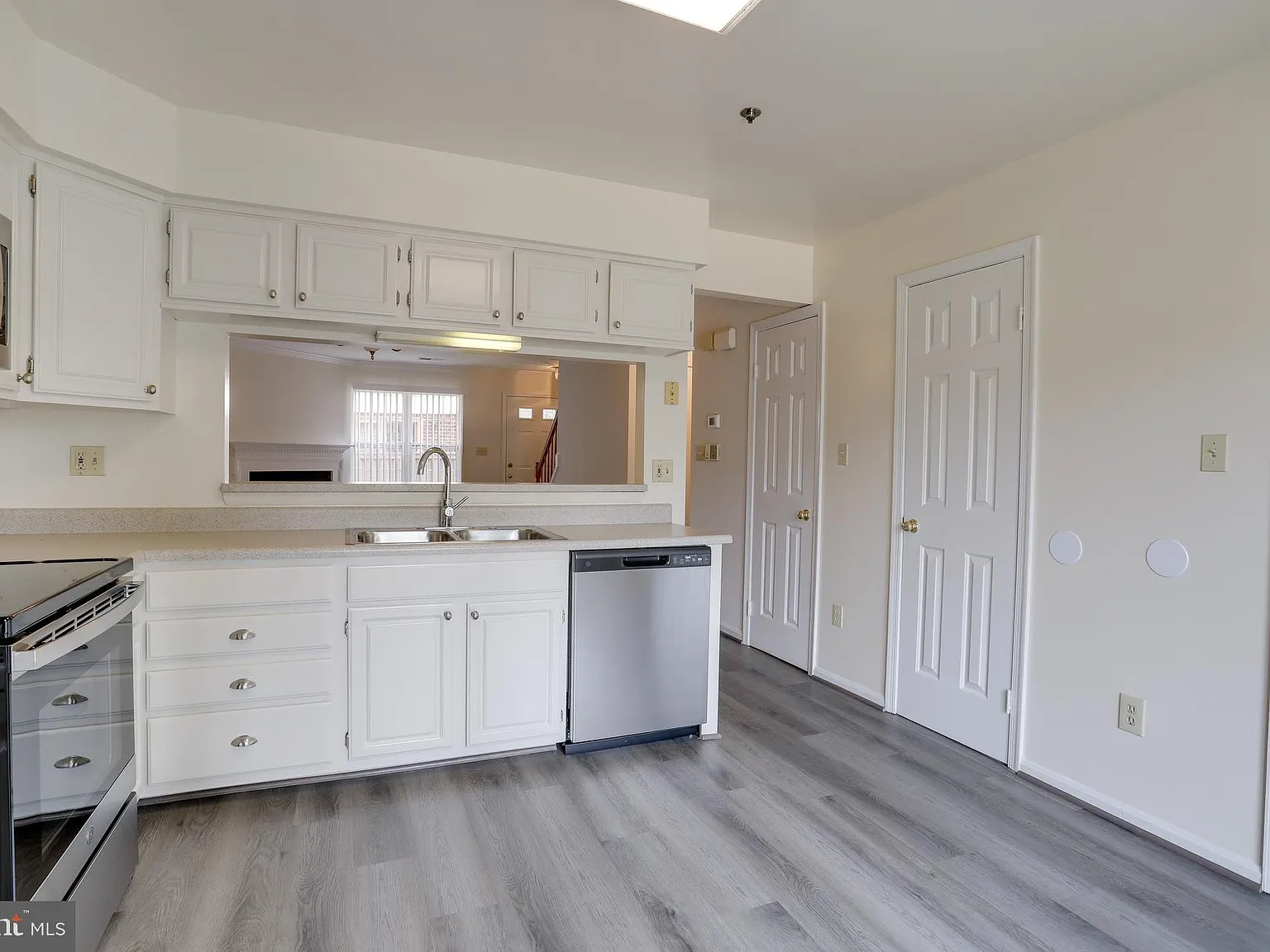 3 bed, 2.5 bath, 1728 sqft, $4,250 — Photo 2