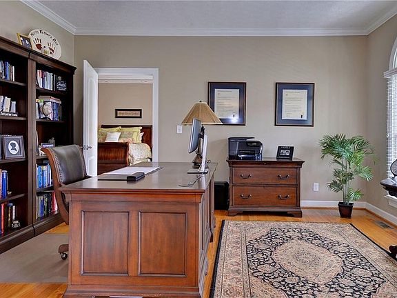 5th image of 5504 Westmoreland Dr