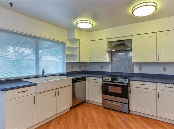 4th image of 3320 Crater Ln