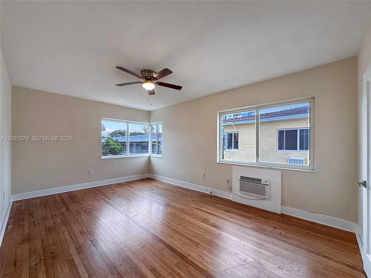 Building Photo - 965 Bay Dr #8