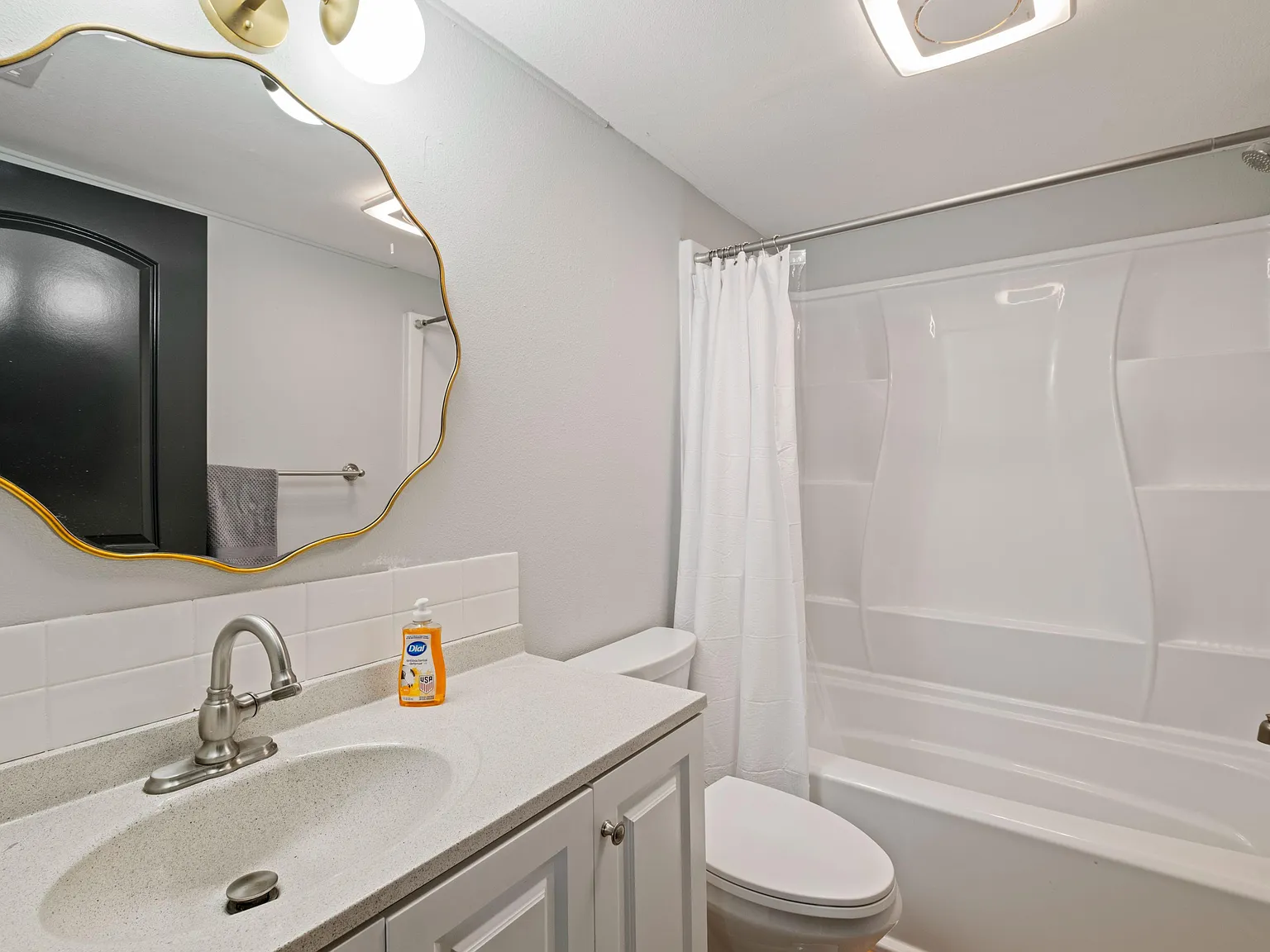4 bed, 2.0 bath, 1700 sqft, $1,455 — Photo 2
